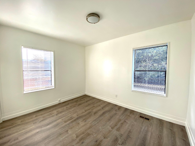 4457 Whitman Ave N - Photo 6 of 19