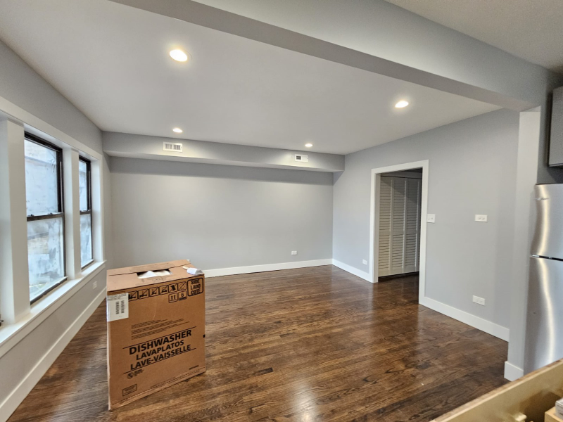 2640 W Pratt Blvd #2 - Photo 2 of 16