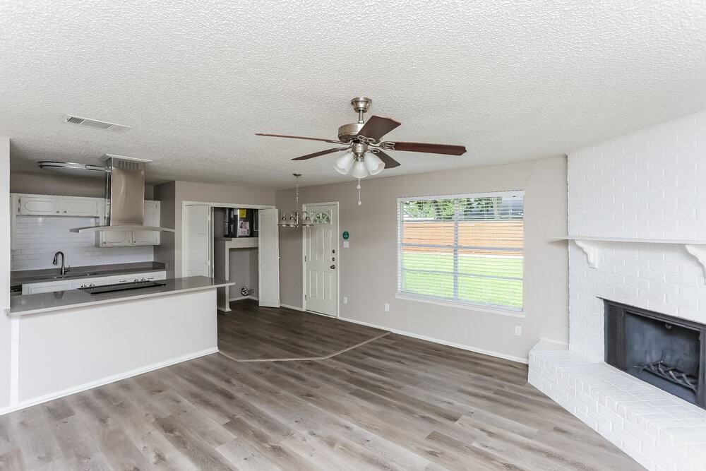 603 S Waxahachie St - Photo 3 of 16