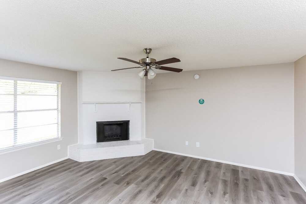 603 S Waxahachie St - Photo 4 of 16
