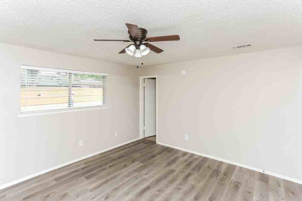 603 S Waxahachie St - Photo 7 of 16