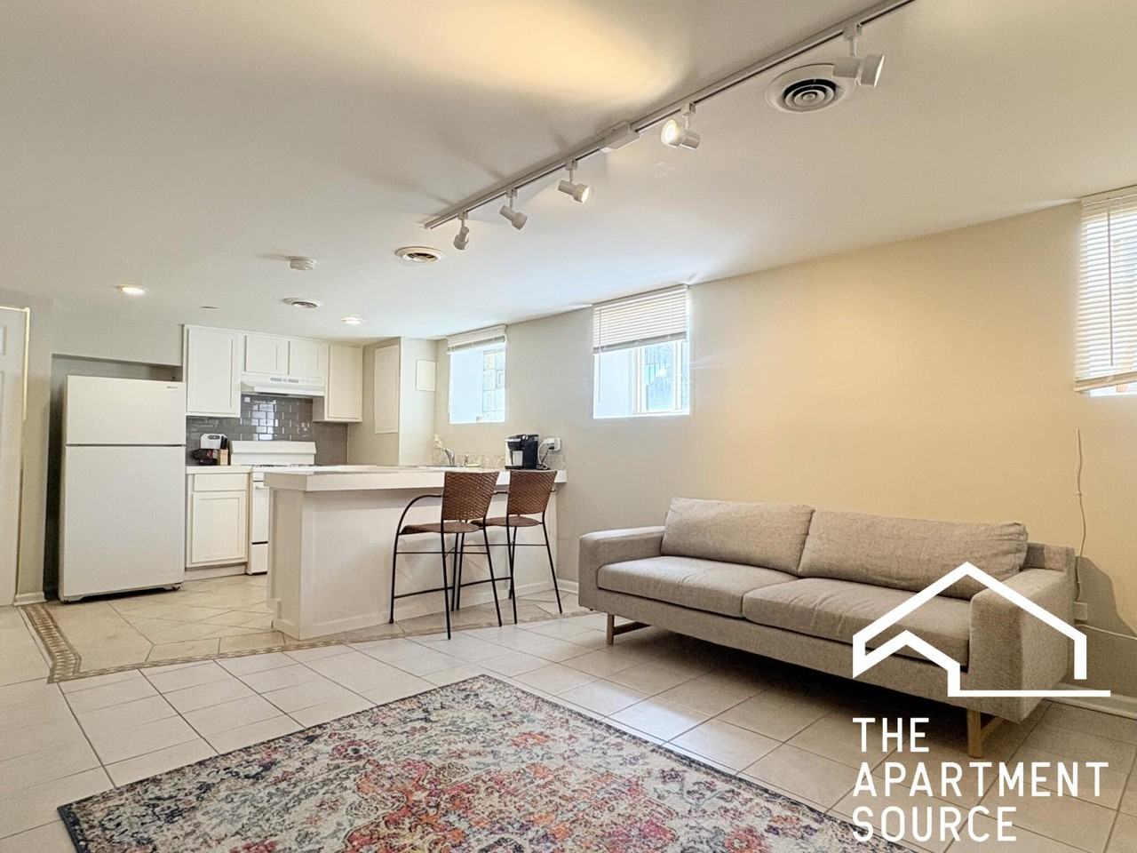 125 S Leavitt St #B - Photo 5 of 23