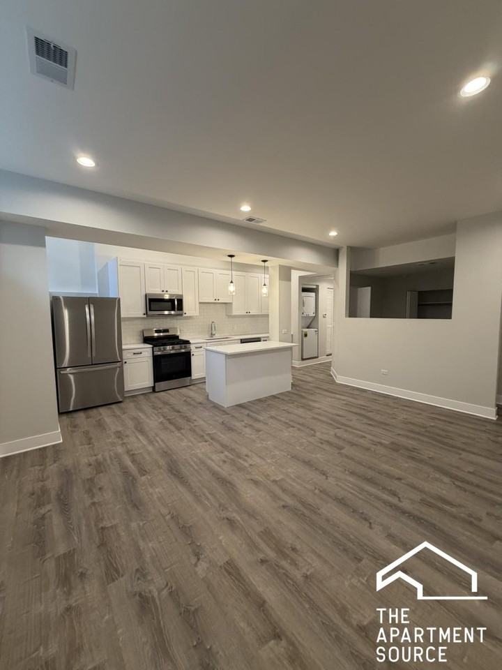 2247 W Lawrence Ave #3 - Photo 2 of 22