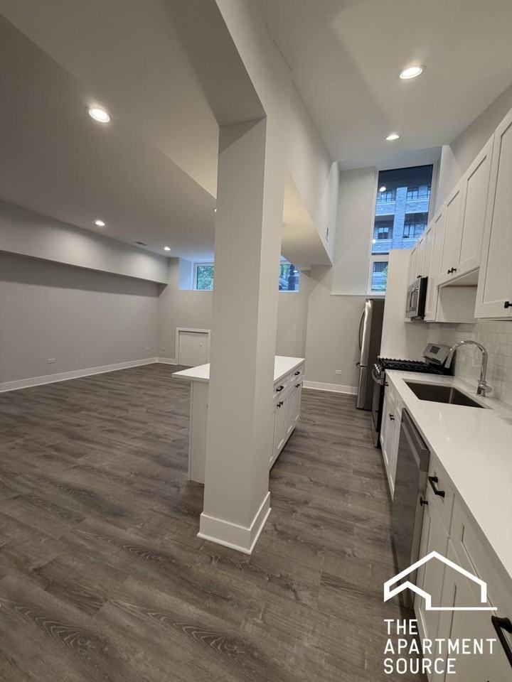 2247 W Lawrence Ave #3 - Photo 5 of 22