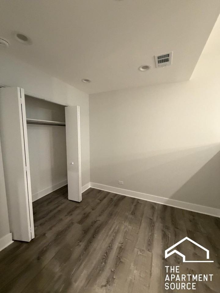 2247 W Lawrence Ave #3 - Photo 6 of 22