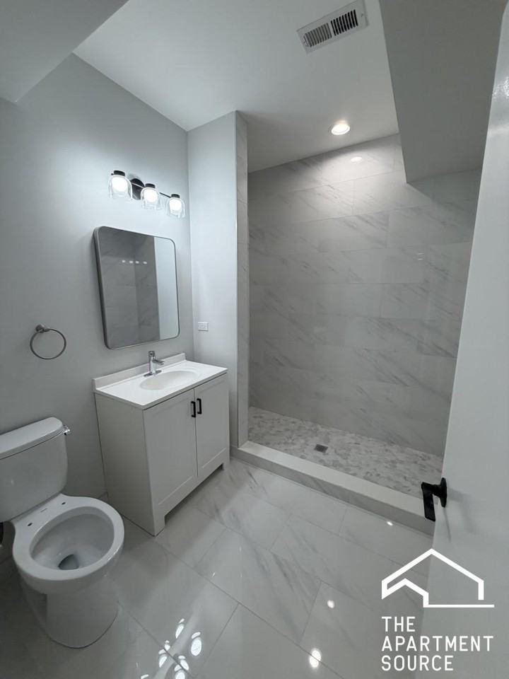 2247 W Lawrence Ave #3 - Photo 7 of 22