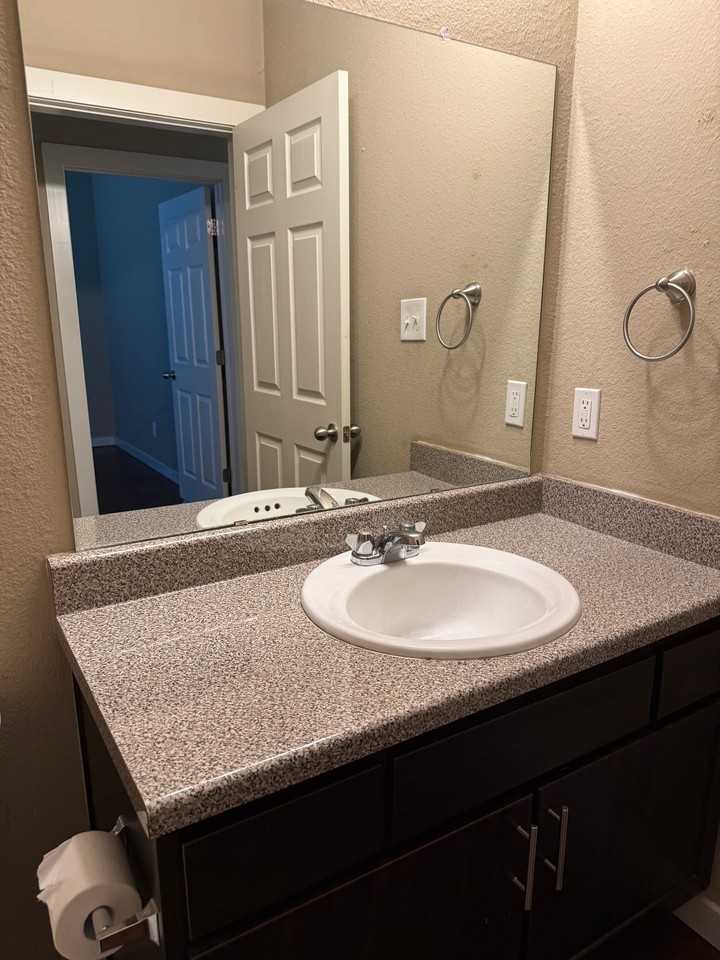 204 E Buck St #9 - Photo 4 of 11