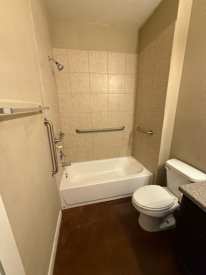 204 E Buck St #9 - Photo 6 of 11