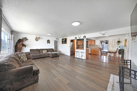 453 N Newcomb St - Photo 3 of 15