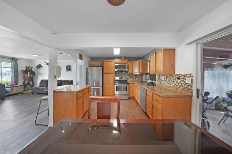 453 N Newcomb St - Photo 5 of 15