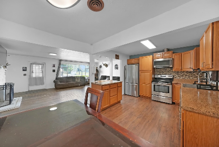 453 N Newcomb St - Photo 7 of 15