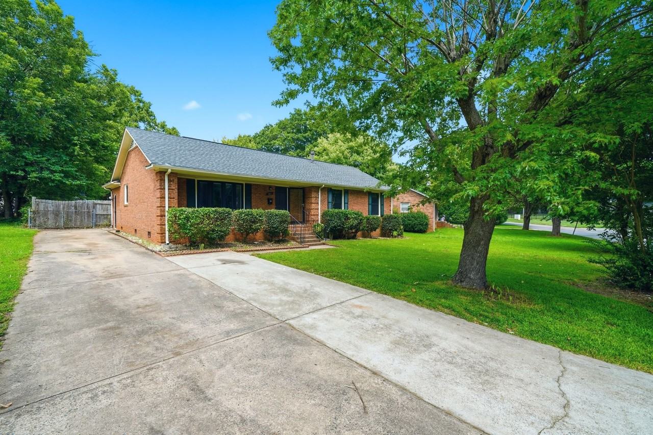 4815 Carriage Drive Cir - Photo 2 of 30