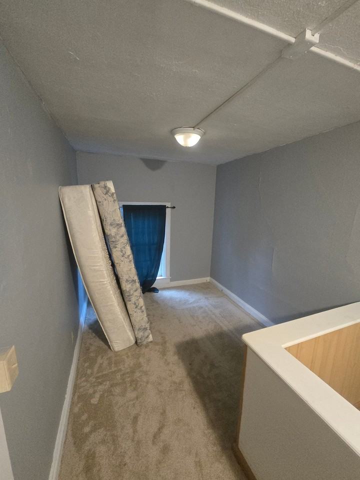 303 Saint Lawrence Ave - Photo 4 of 6