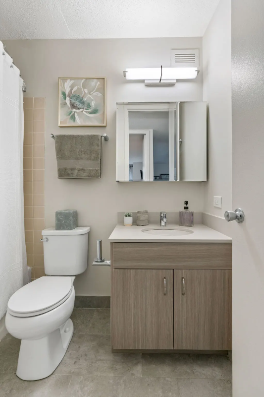 1064 N Dearborn St - Photo 3 of 11