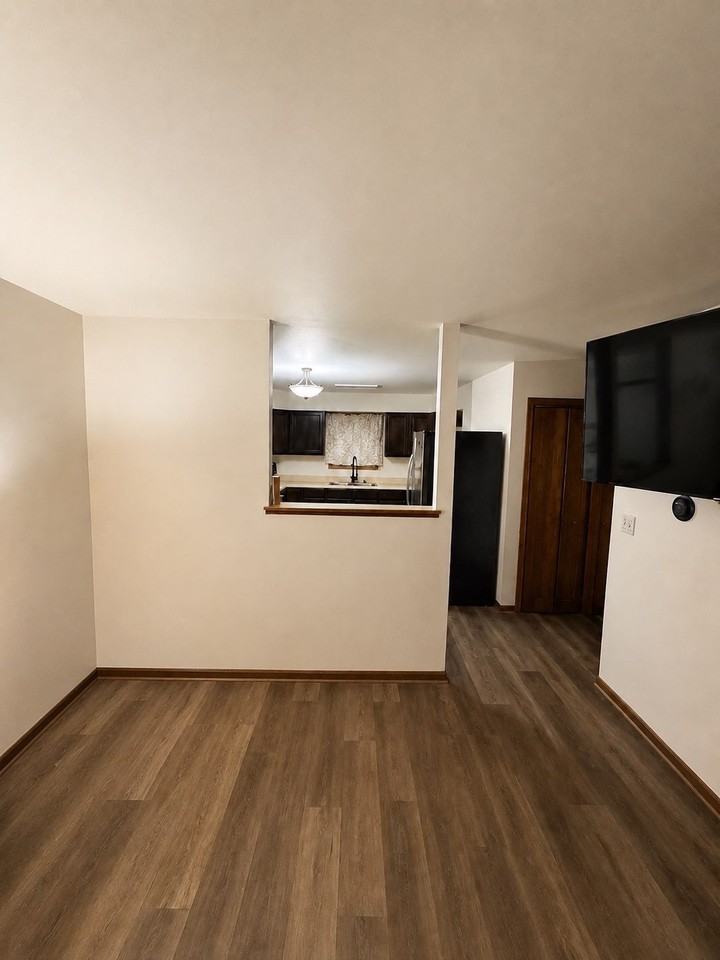 529 Walnut St - Photo 2 of 11