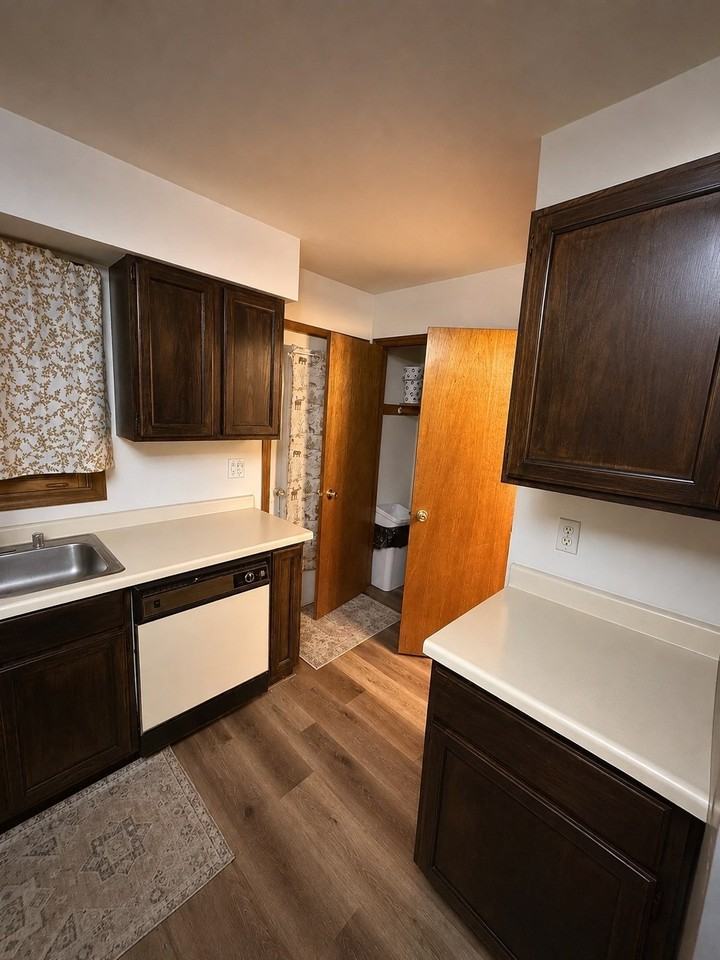 529 Walnut St - Photo 5 of 11