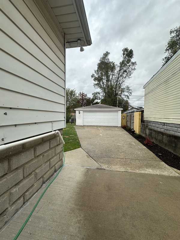 318 157th St - Photo 3 of 20
