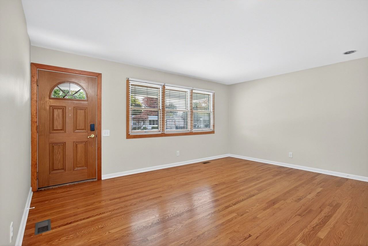 81 Tom Sawyer Dr - Photo 3 of 15