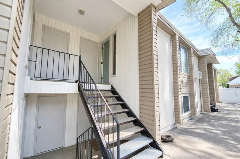 844 S Park St #6 - Photo 3 of 15