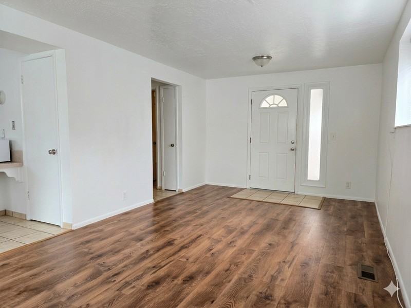 844 S Park St #6 - Photo 4 of 15