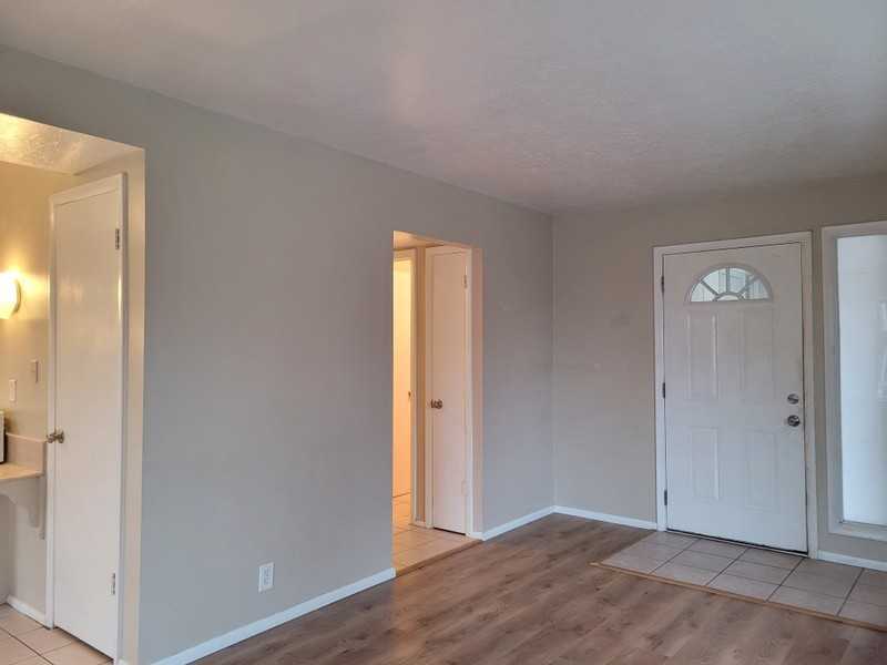 844 S Park St #6 - Photo 5 of 15