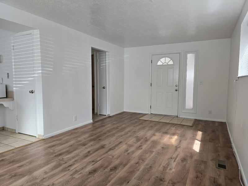 844 S Park St #6 - Photo 7 of 15
