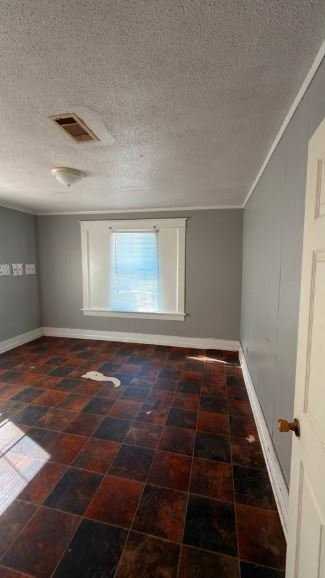 619 S Linden St - Photo 4 of 11