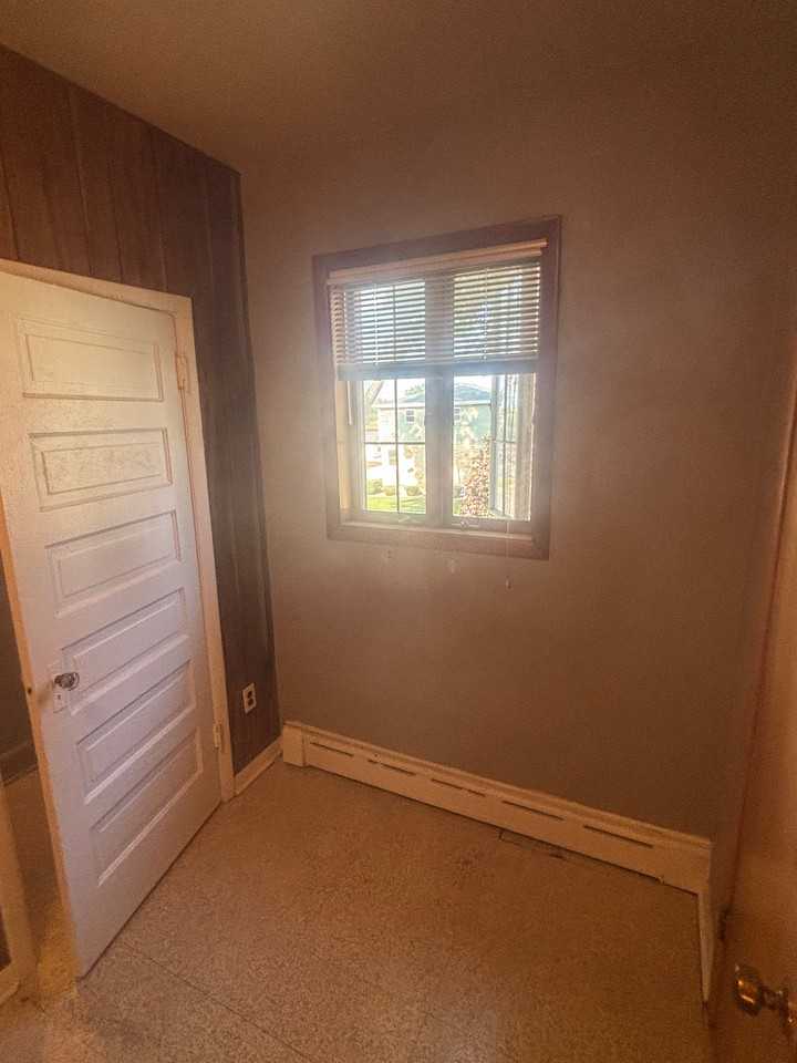 1314N N 21st Ave - Photo 3 of 13