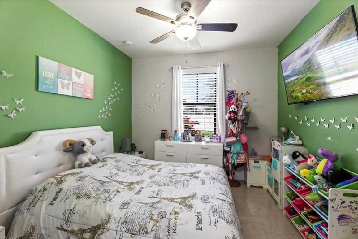 1129 Sw 2nd St - Photo 5 of 10