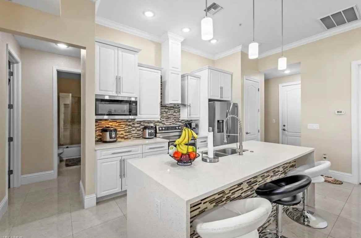 1129 Sw 2nd St - Photo 7 of 10