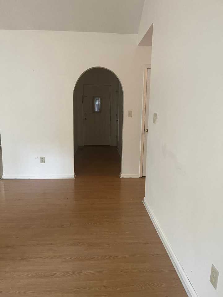 200 Debbie Dr - Photo 5 of 7