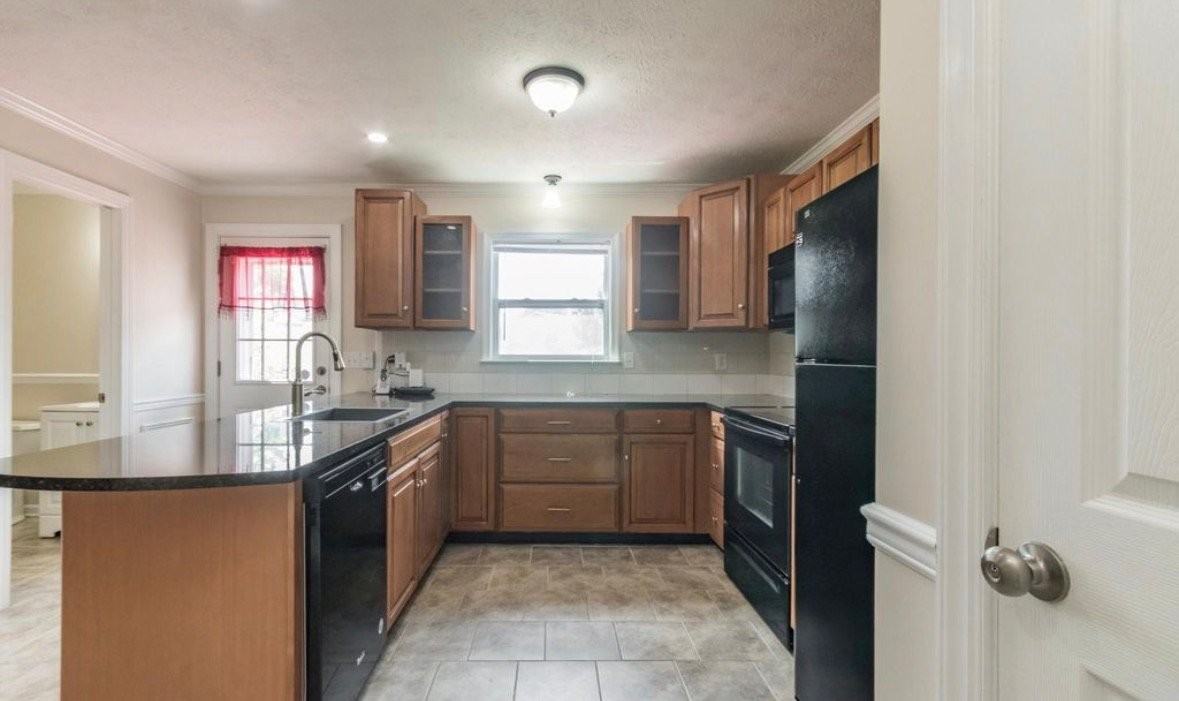 216 Hunter Run Rd - Photo 3 of 12