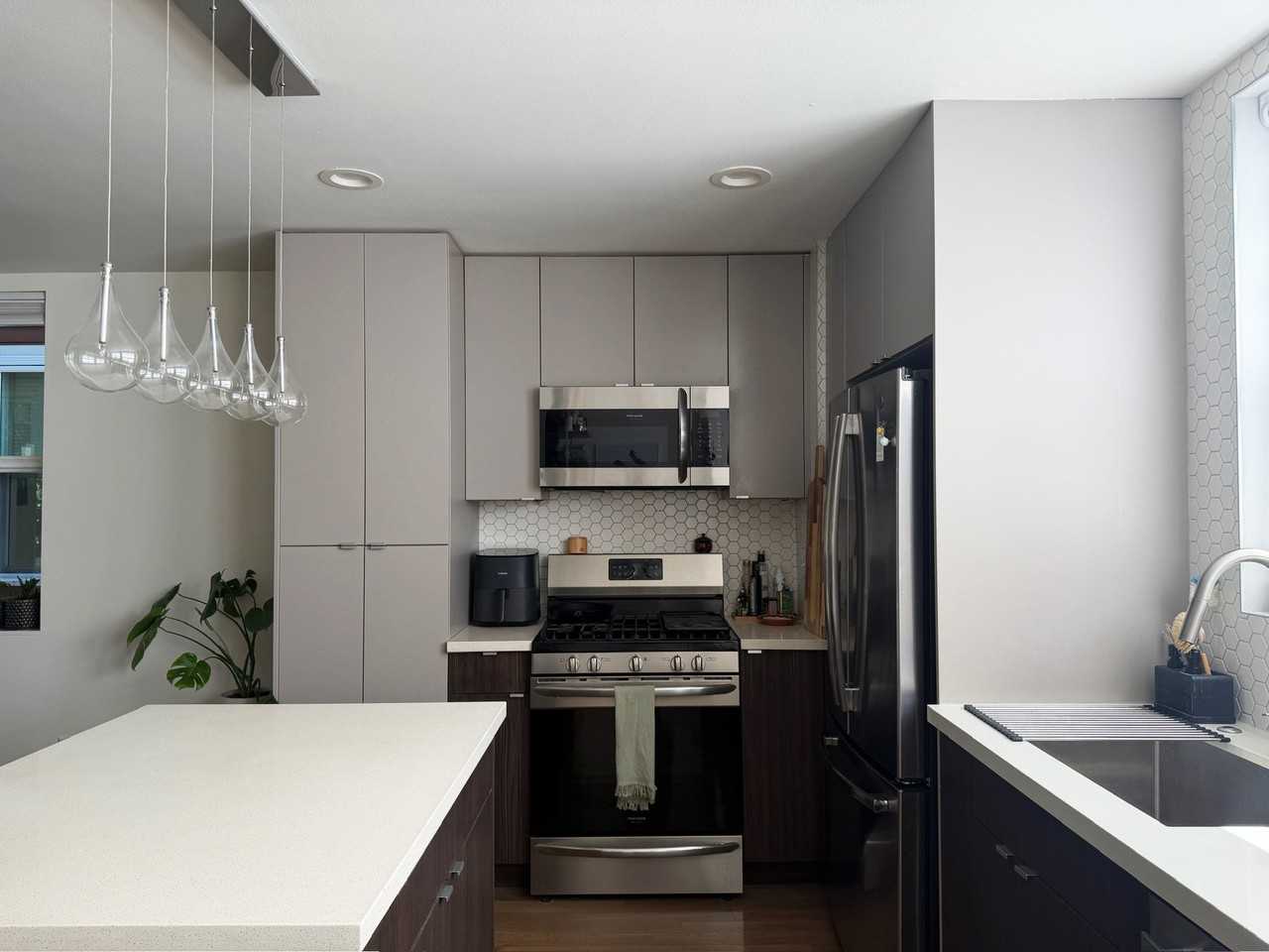 5919 42nd Ave Sw - Photo 4 of 18