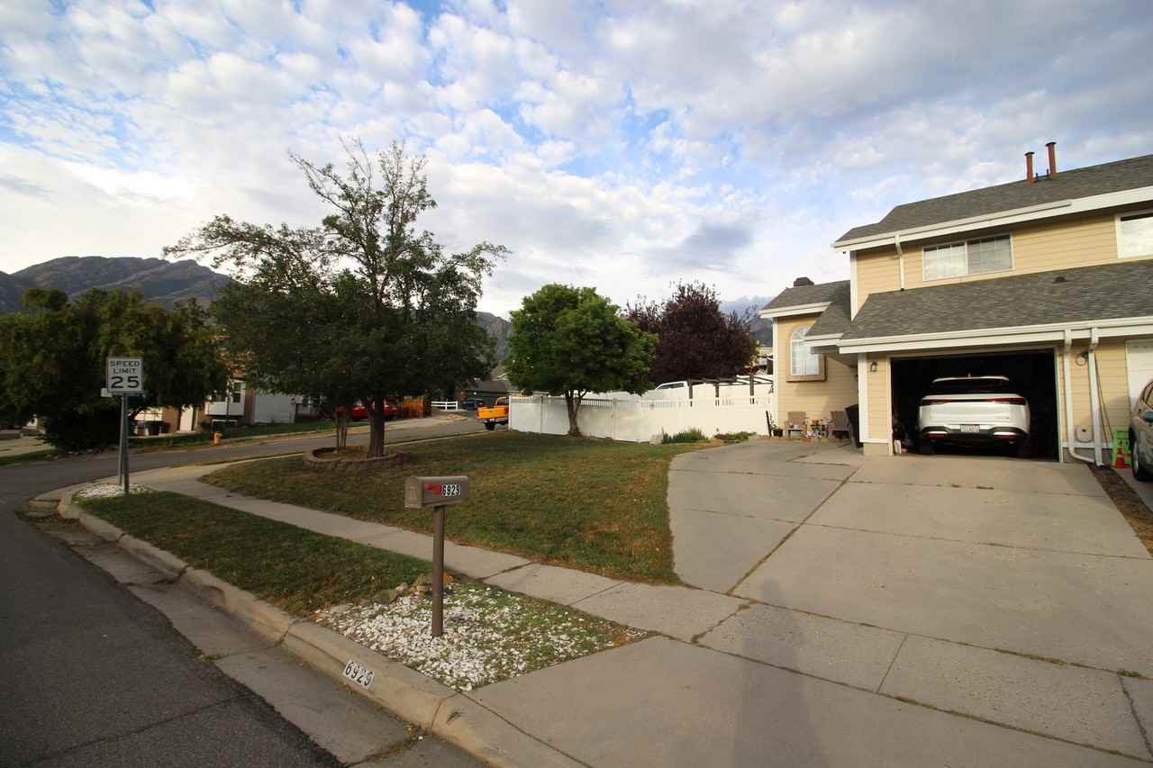 6929 S Promenade Dr - Photo 2 of 25