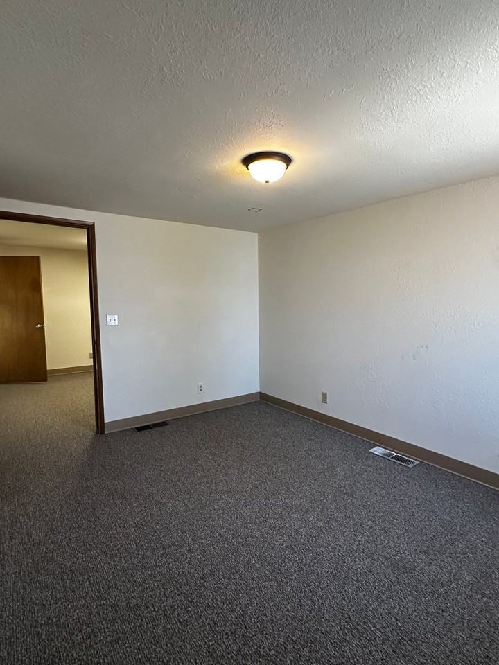 4015 Main St #A - Photo 5 of 7