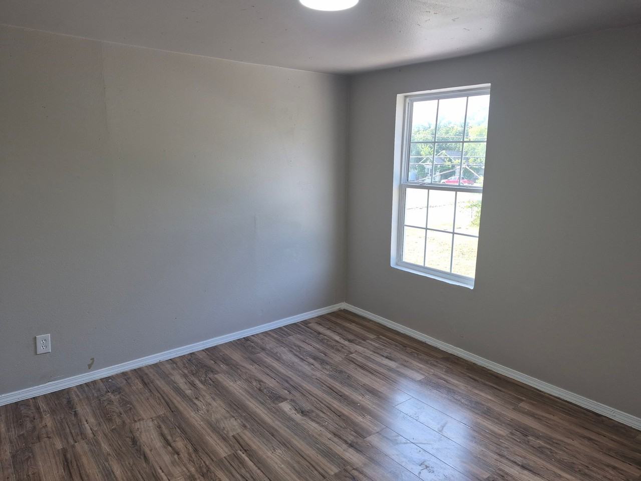 501 E Rogers Blvd #3 - Photo 3 of 4