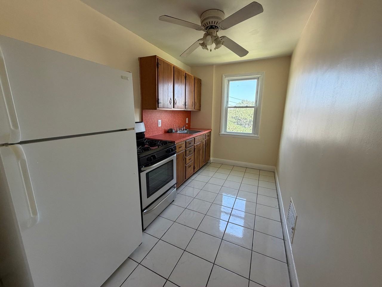 3015 Liberty Pkwy #B - Photo 6 of 7