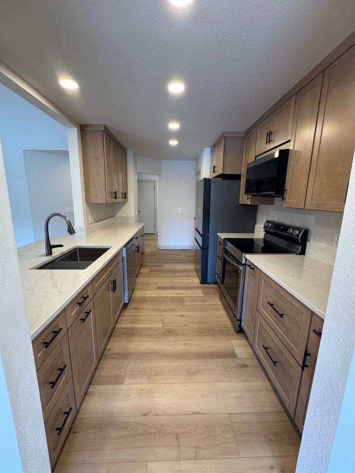 204 E 1st Ave #27 - Photo 5 of 10