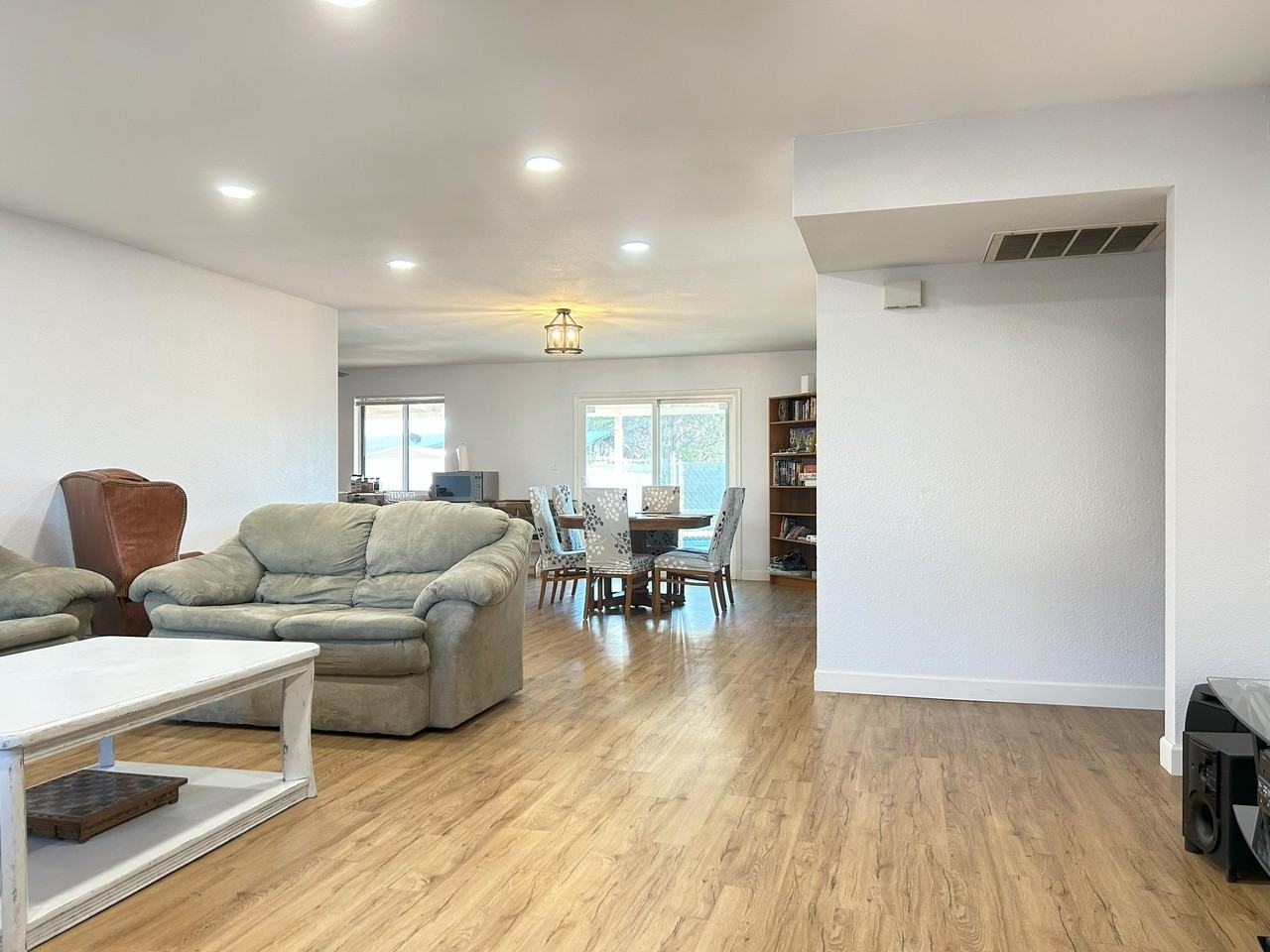 2351 W Emelita Ave - Photo 3 of 11