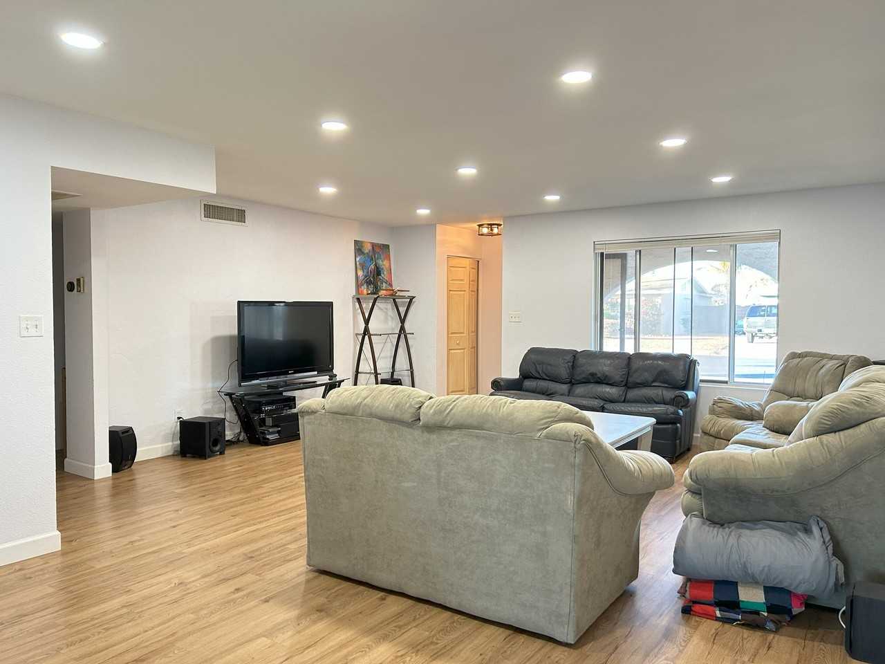 2351 W Emelita Ave - Photo 4 of 11