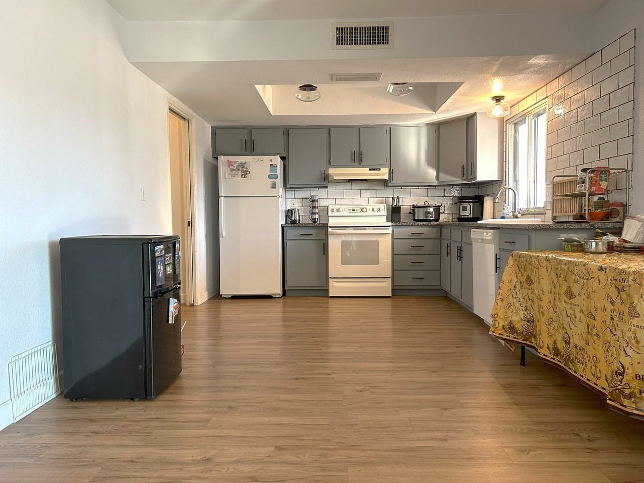 2351 W Emelita Ave - Photo 5 of 11