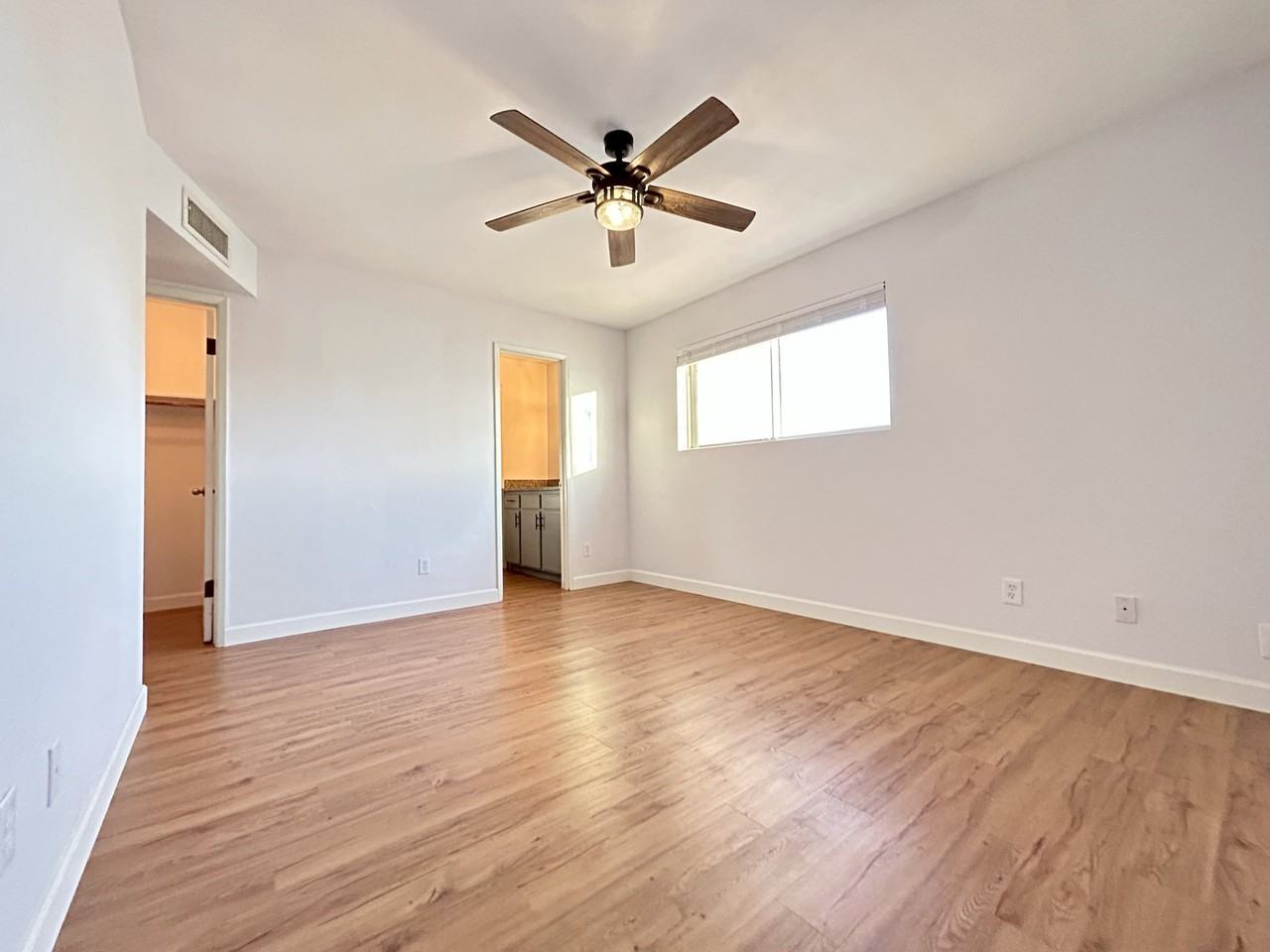 2351 W Emelita Ave - Photo 7 of 11