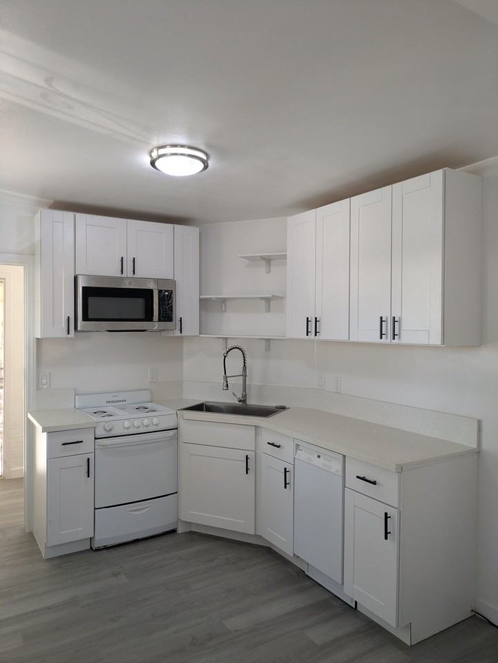 1513 E 106th St #1513 - Photo 4 of 14