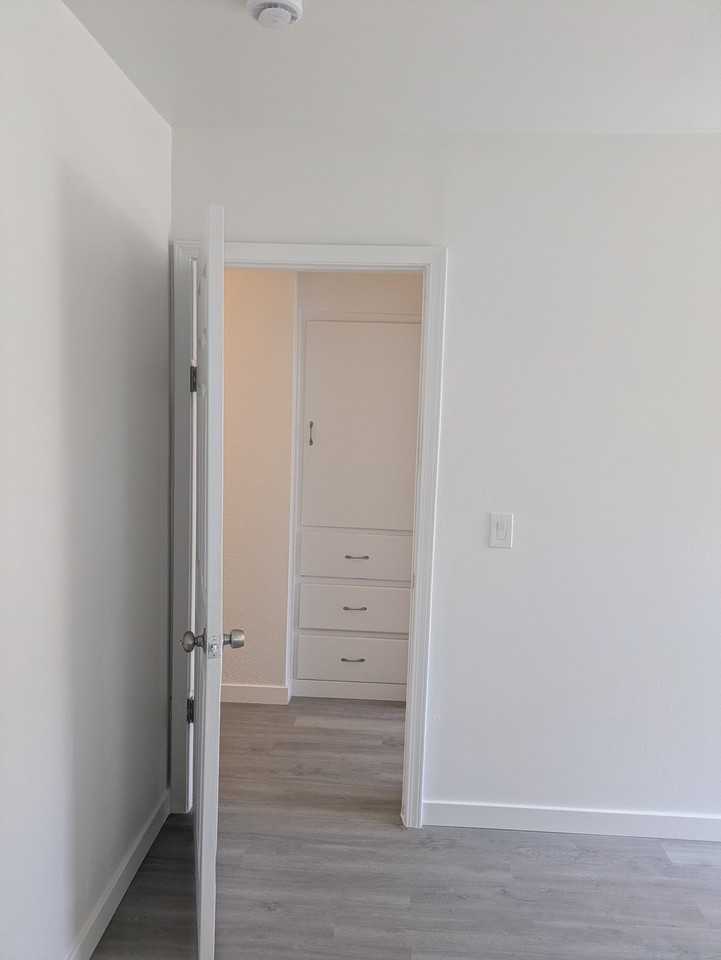 1513 E 106th St #1513 - Photo 6 of 14