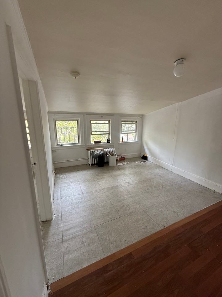 114 Highlawn Ave #3 - Photo 3 of 5
