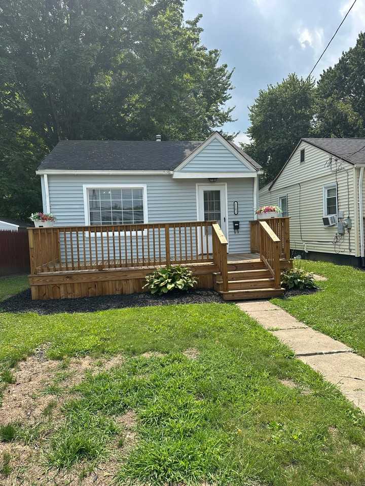 1182 Youngstown Rd Se - Photo 2 of 20