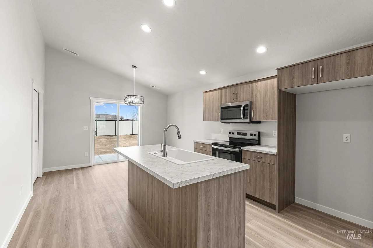 2331 W Trout Lily St - Photo 2 of 14