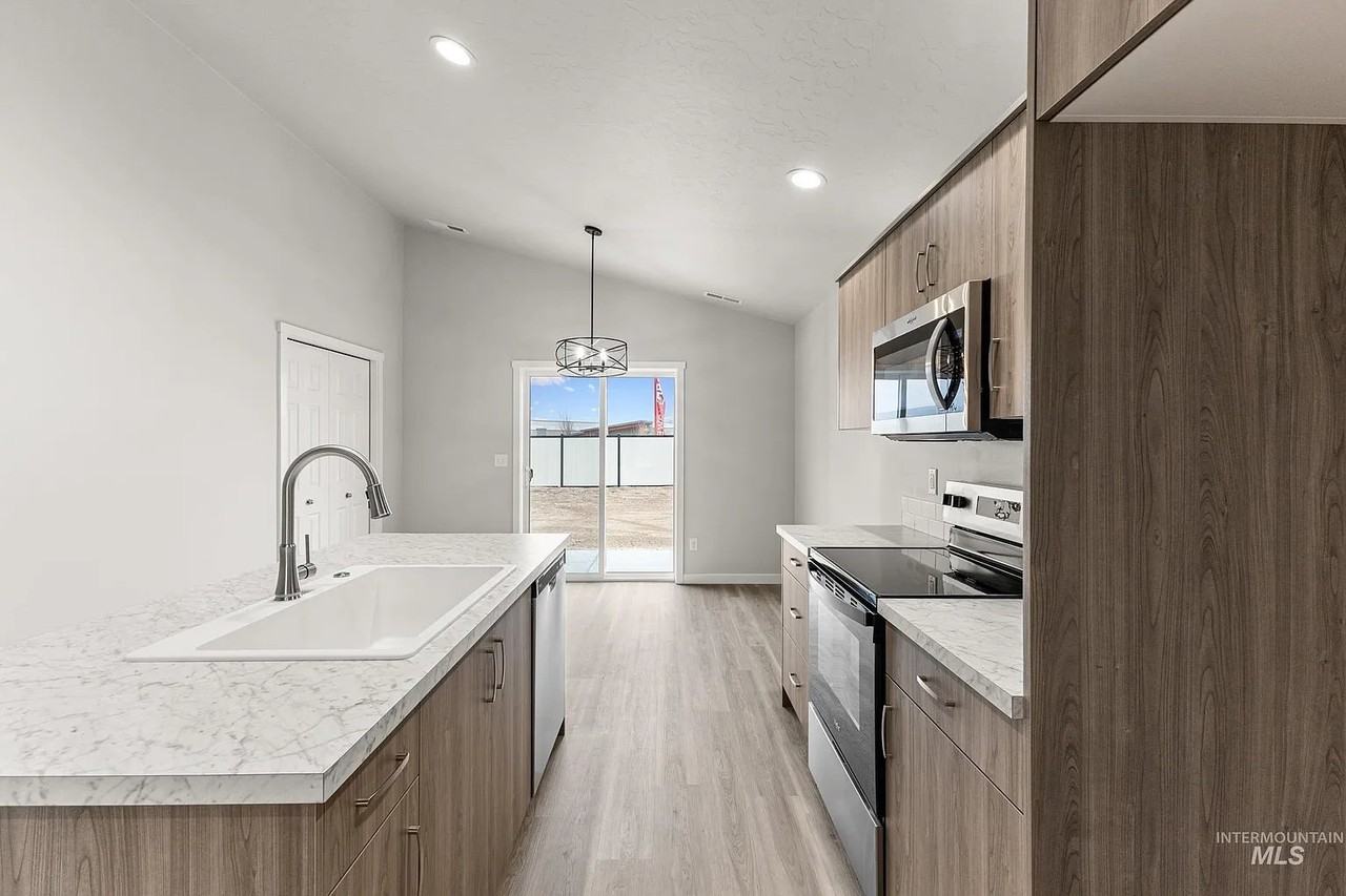 2331 W Trout Lily St - Photo 3 of 14