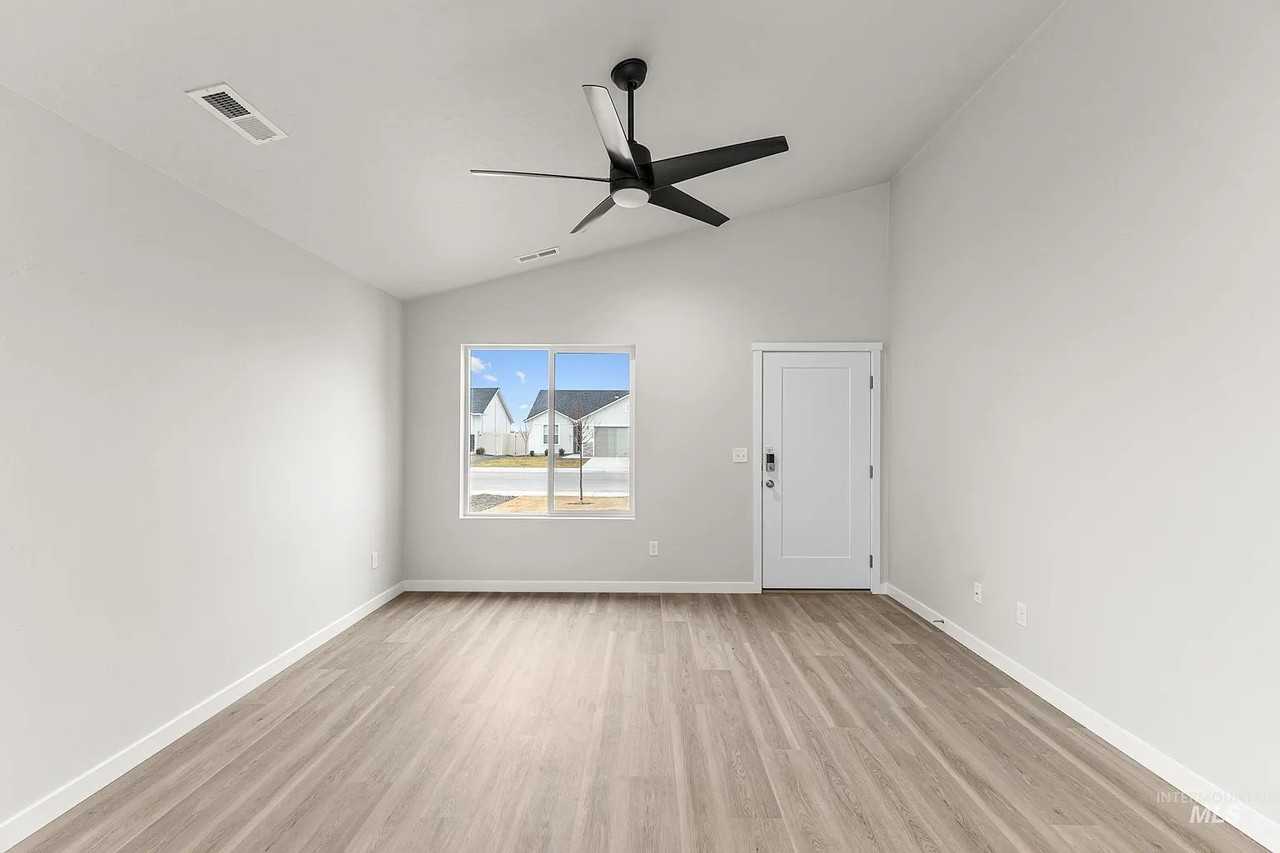 2331 W Trout Lily St - Photo 4 of 14