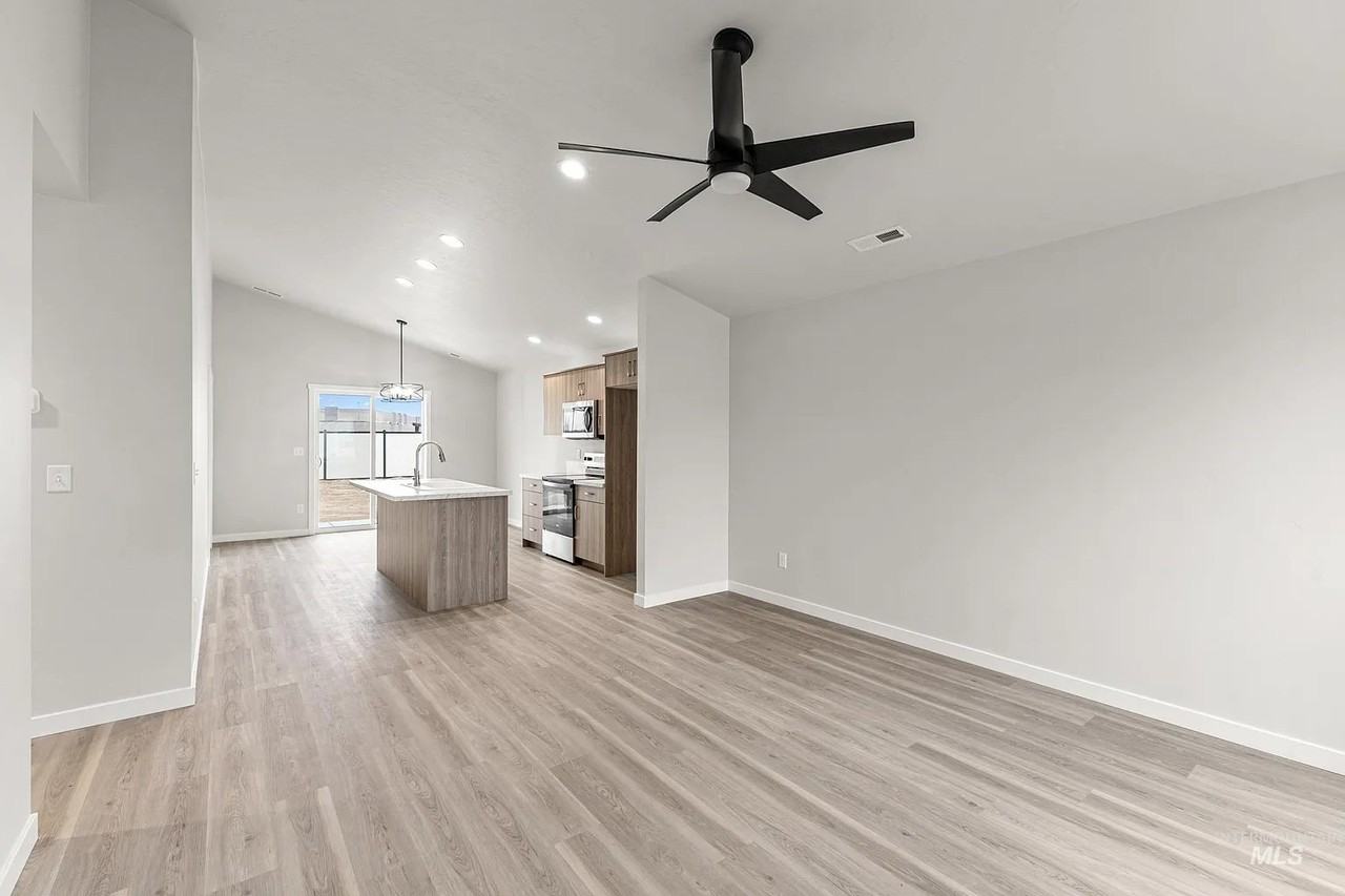 2331 W Trout Lily St - Photo 6 of 14